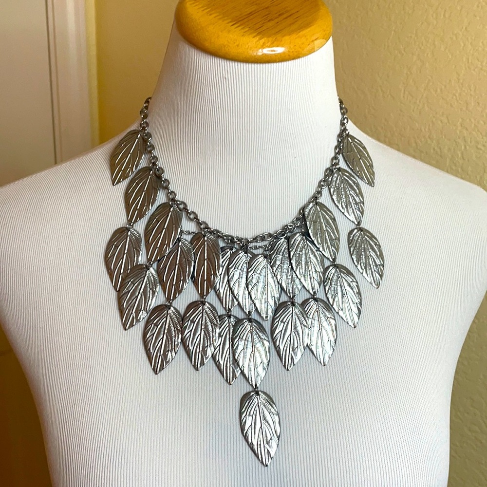 Gorgeous Vintage Silver Leaves Statement Necklace